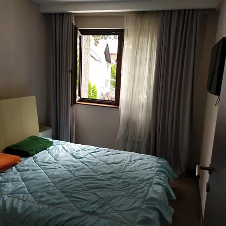 25 Apartment *